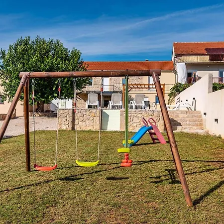 Holiday home 3 Bedroom Stunning In Gornje Rastane