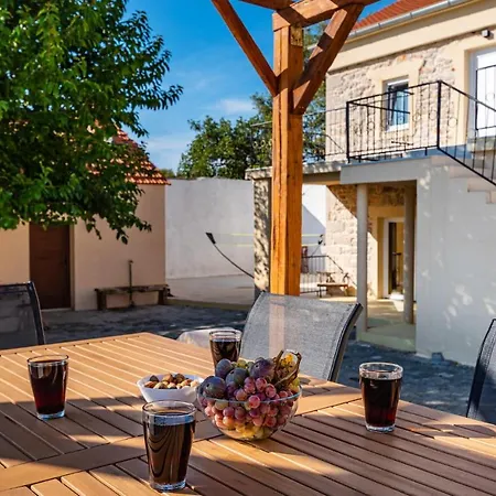 Holiday home 3 Bedroom Stunning In Gornje Rastane *