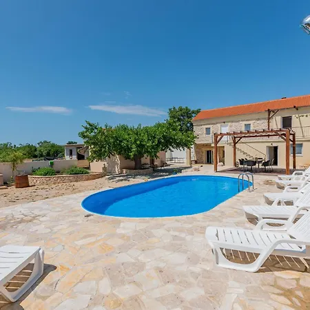 3 Bedroom Stunning In Gornje Rastane Holiday home Donje Rastane