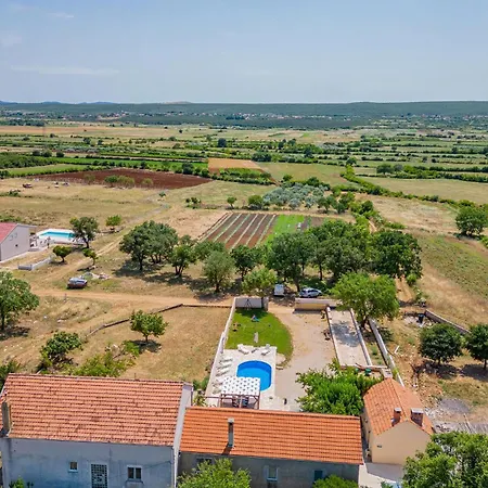 Holiday home 3 Bedroom Stunning In Gornje Rastane