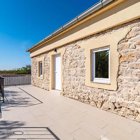 3 Bedroom Stunning In Gornje Rastane *