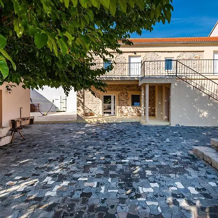 Holiday home 3 Bedroom Stunning In Gornje Rastane *