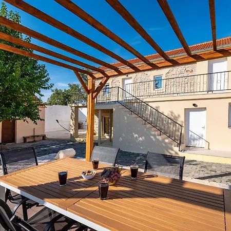 Holiday home 3 Bedroom Stunning In Gornje Rastane *