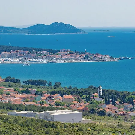 3 Bedroom Stunning In Gornje Rastane Holiday home Donje Rastane