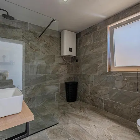 Holiday home 3 Bedroom Stunning In Gornje Rastane *