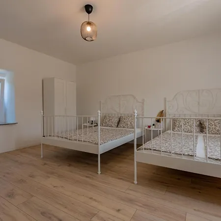 Holiday home 3 Bedroom Stunning In Gornje Rastane