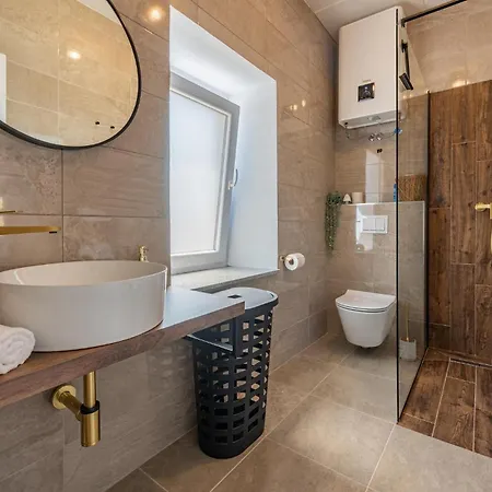 3 Bedroom Stunning In Gornje Rastane Holiday home *