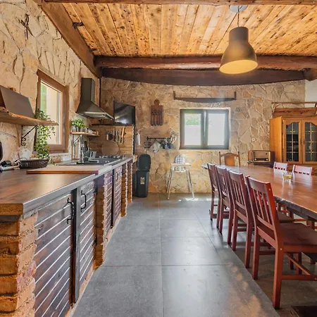 3 Bedroom Stunning In Gornje Rastane Holiday home *