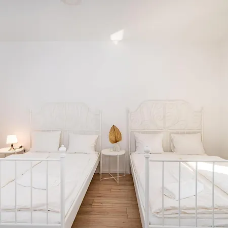 3 Bedroom Stunning In Gornje Rastane Holiday home *