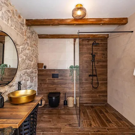 3 Bedroom Stunning In Gornje Rastane
